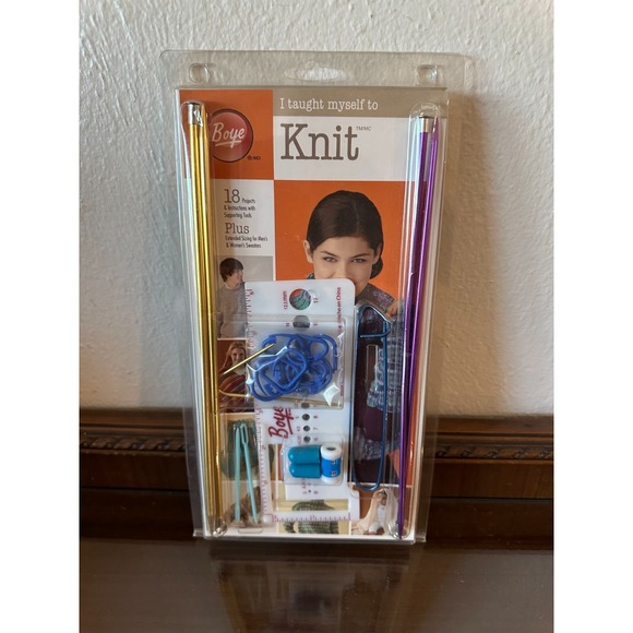 Boye I Taught Myself To Knit Kit 18 Projects - Picture 2 of 3
